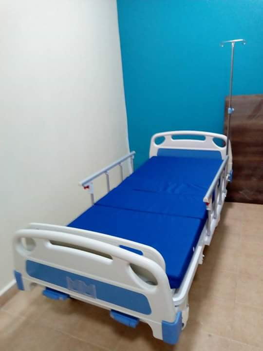 Hospital Bed Double Crank with Castors & Drip Stand