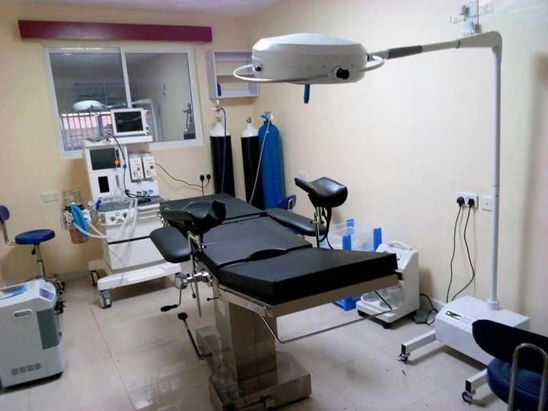 Multipurpose Theater Operating Table Head Controlled Table (3008A) Traction Compatible Multipurpose Theater Operating Table Head Controlled Table (3008A) Traction Compatible