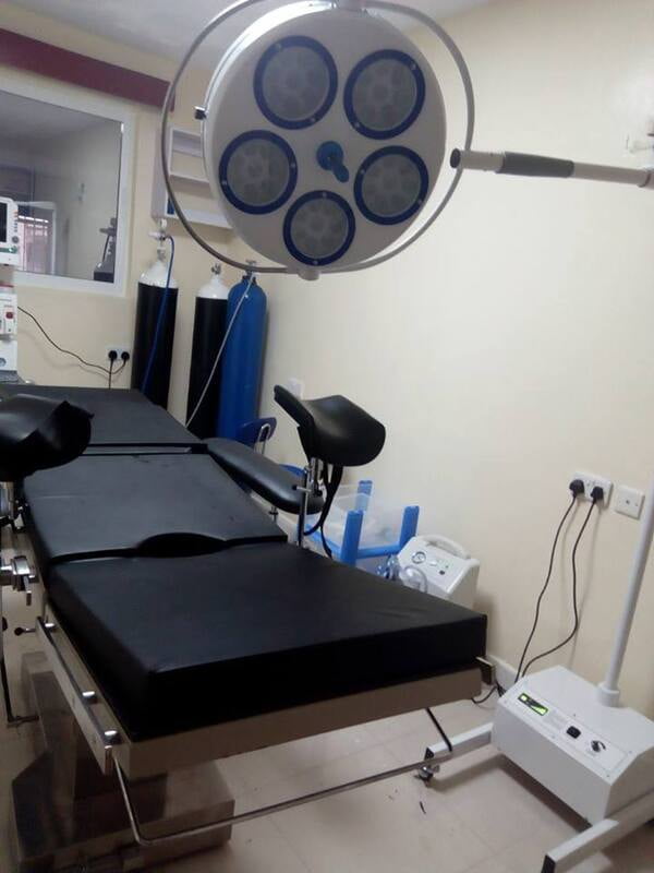Multipurpose Theater Operating Table Head Controlled Table (3008A) Traction Compatible Multipurpose Theater Operating Table Head Controlled Table (3008A) Traction Compatible