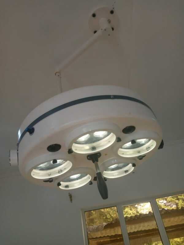 Theater Operating Lamp Single Arm 5 Reflector LED Ceiling Mount Theater Operating Lamp Single Arm 5 Reflector LED Ceiling Mount